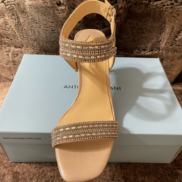 Never worn, ordered and didn’t need. Very pretty and perfect for holidays! - Picture 6 of 11